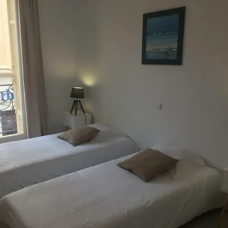 Aparthotel L'ambassador, Plein Centre, 50 Metres Des Plages
